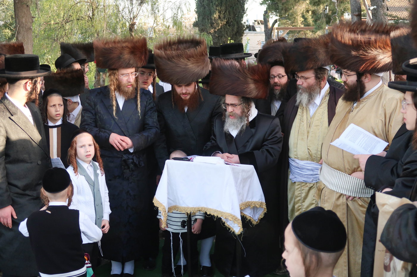 חג הפסח בחצה"ק קרעטשניף סיגעט