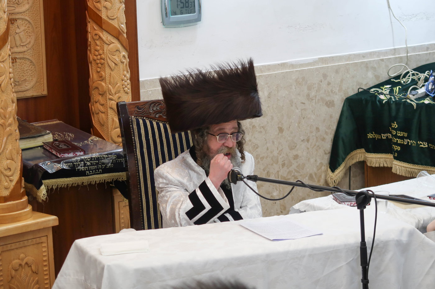 חג הפסח בחצה"ק קרעטשניף סיגעט