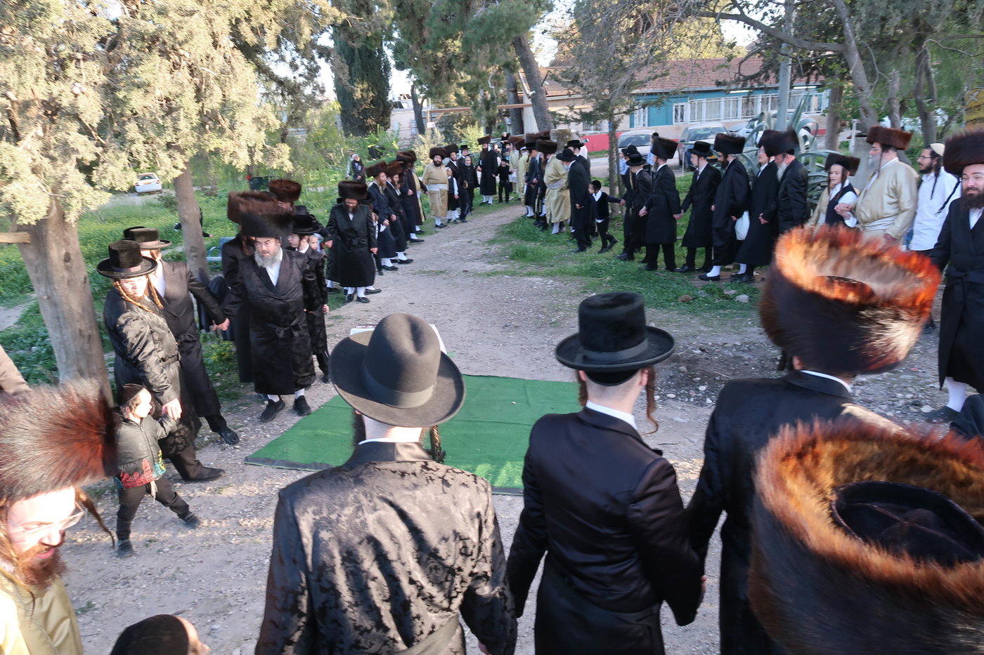 חג הפסח בחצה"ק קרעטשניף סיגעט