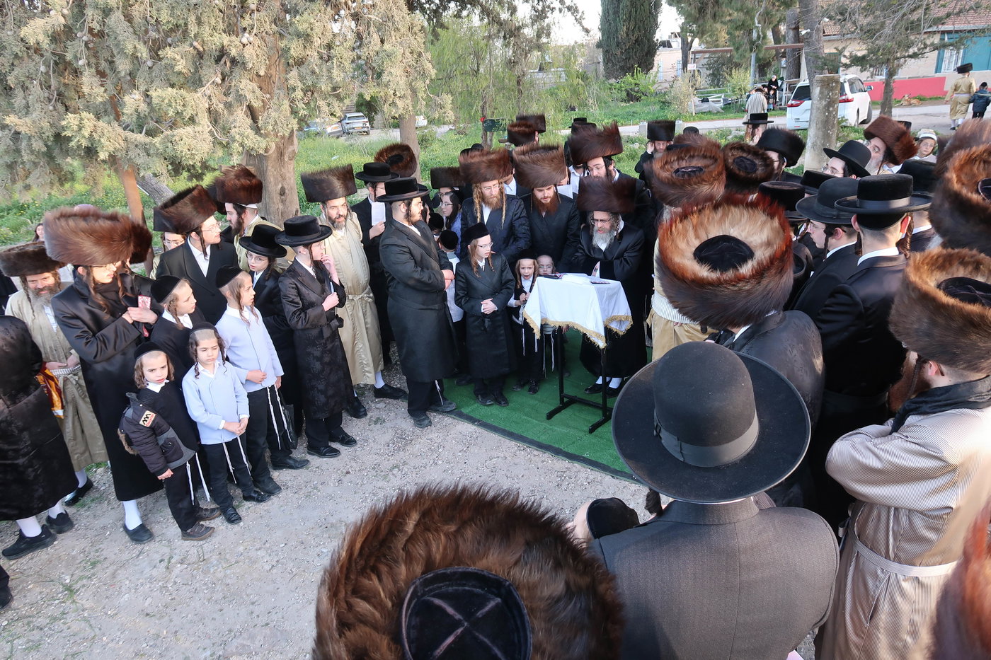 חג הפסח בחצה"ק קרעטשניף סיגעט