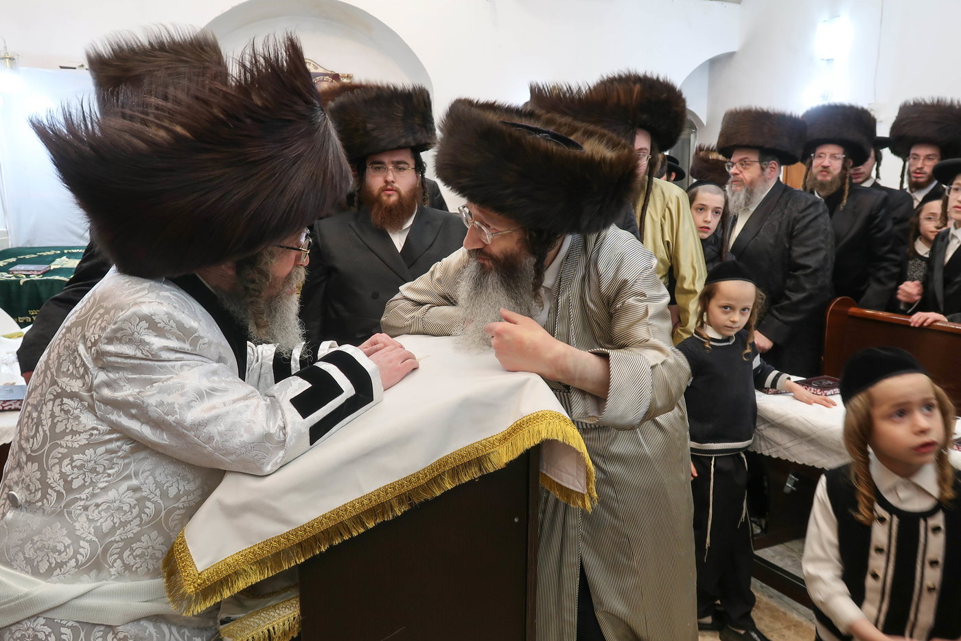 חג הפסח בחצה"ק קרעטשניף סיגעט