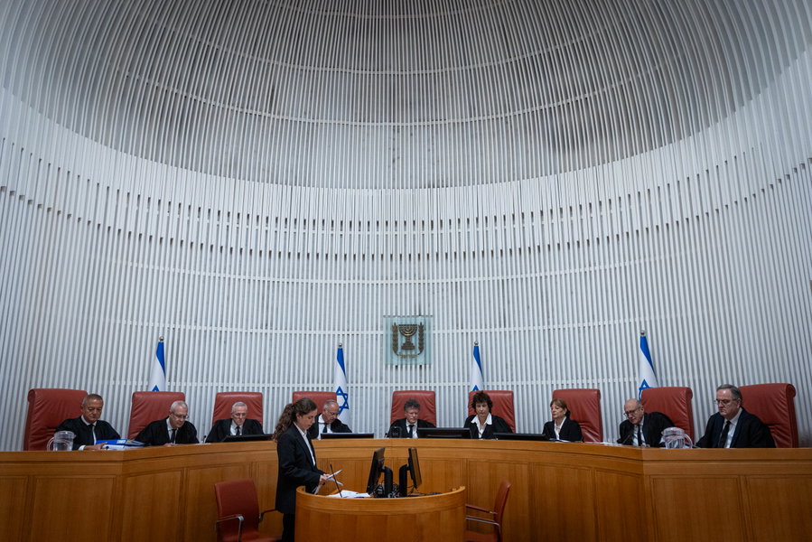 בג"ץ בפסיקה דרמטית: להתחיל בהקדם שורת סנקציות נגד בחורי הישיבות