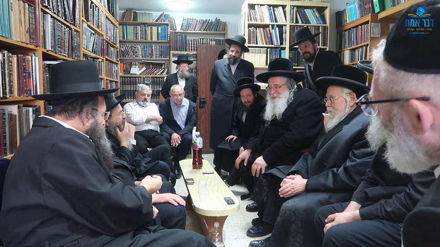 הגר"ש אלתר בניחום אבלים אצל משפחת ויינפלד