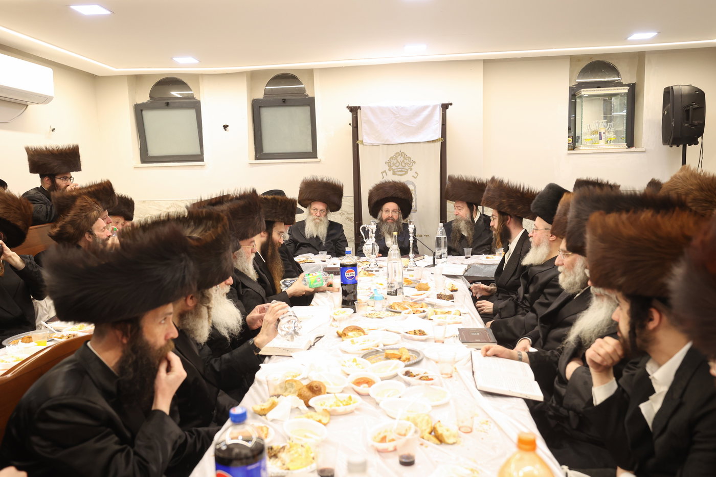 אבד''ק צאנז טשאקאווא בסעודת הילולא