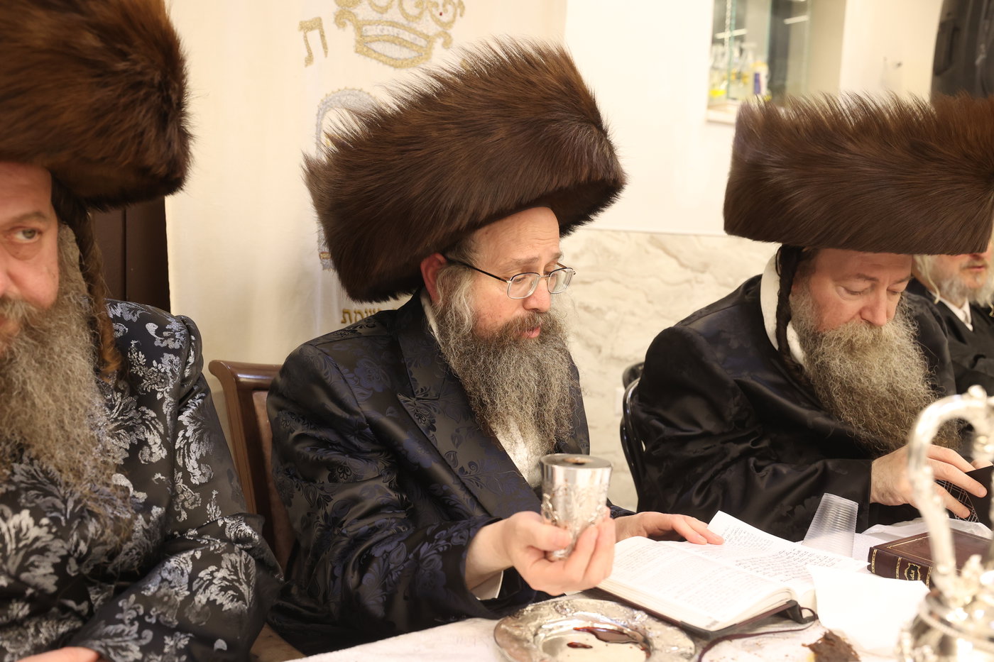 אבד''ק צאנז טשאקאווא בסעודת הילולא