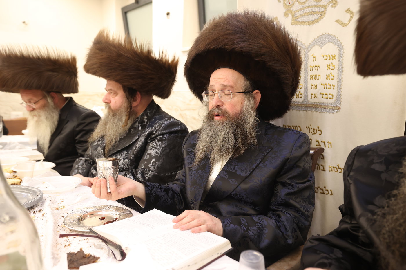 אבד''ק צאנז טשאקאווא בסעודת הילולא