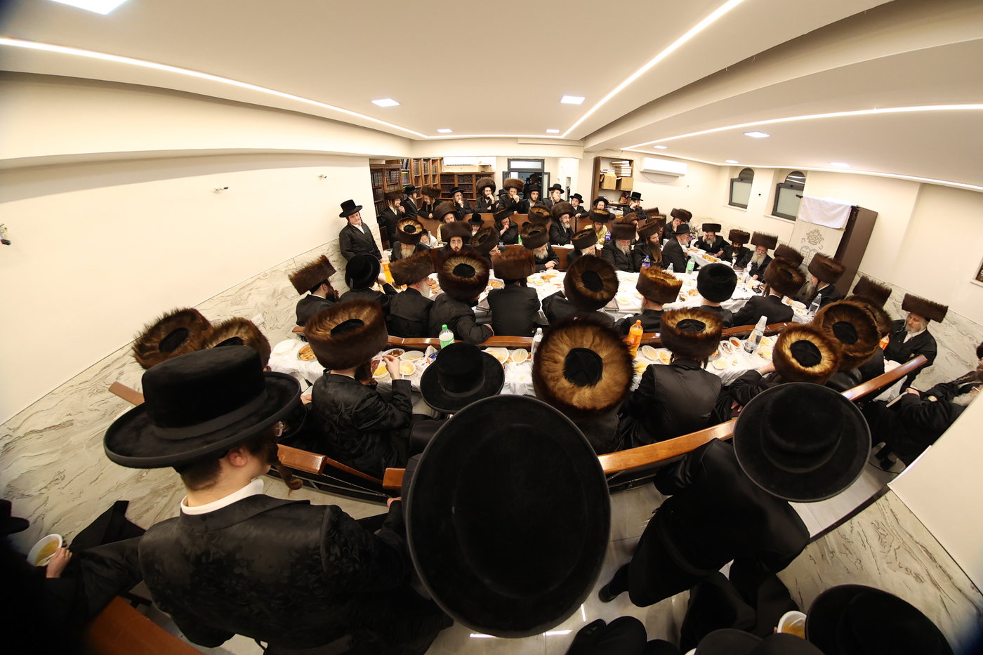 אבד''ק צאנז טשאקאווא בסעודת הילולא