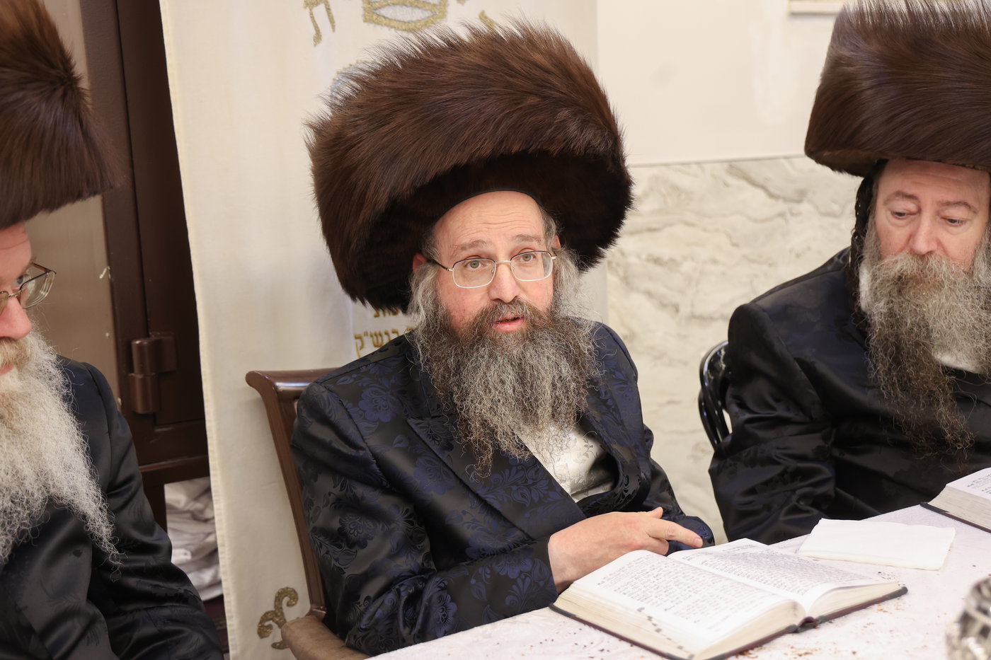 אבד''ק צאנז טשאקאווא בסעודת הילולא