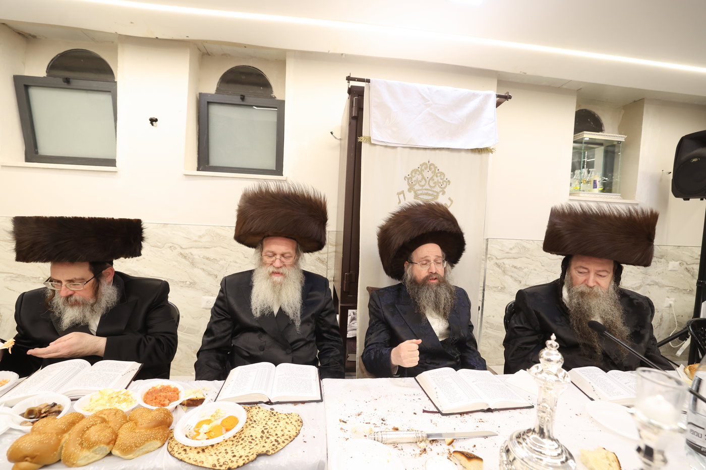 אבד''ק צאנז טשאקאווא בסעודת הילולא