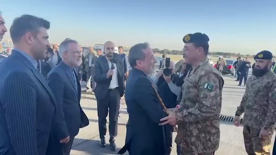 שר החוץ האיראני נפגש עם רמטכ"ל פקיסטן