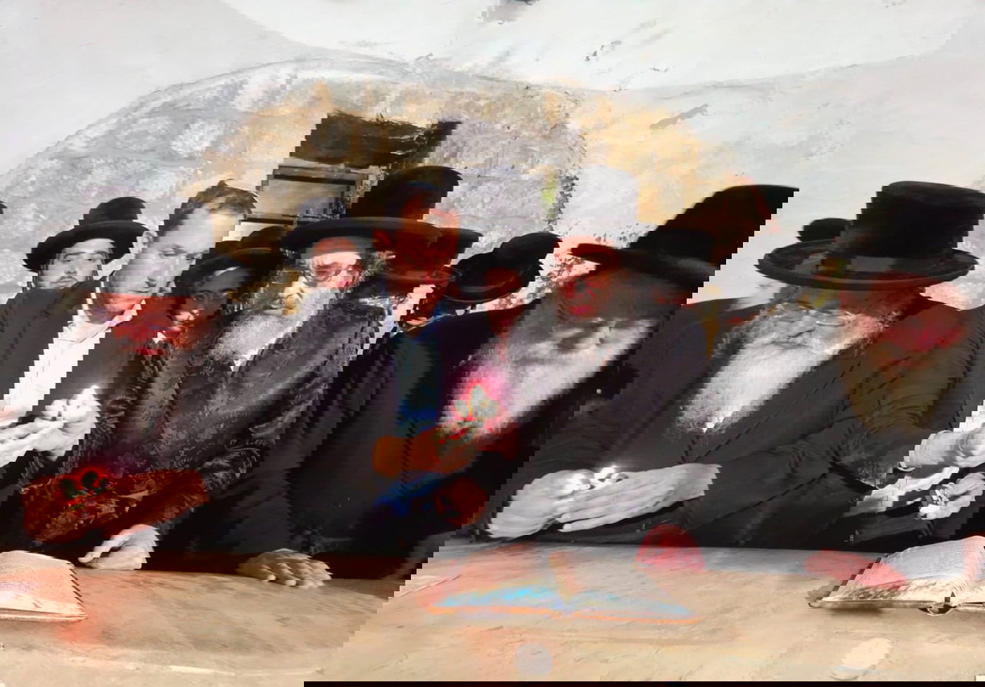 הגה"צ רבי חיים מאיר הגר בקבר יוסף בשכם