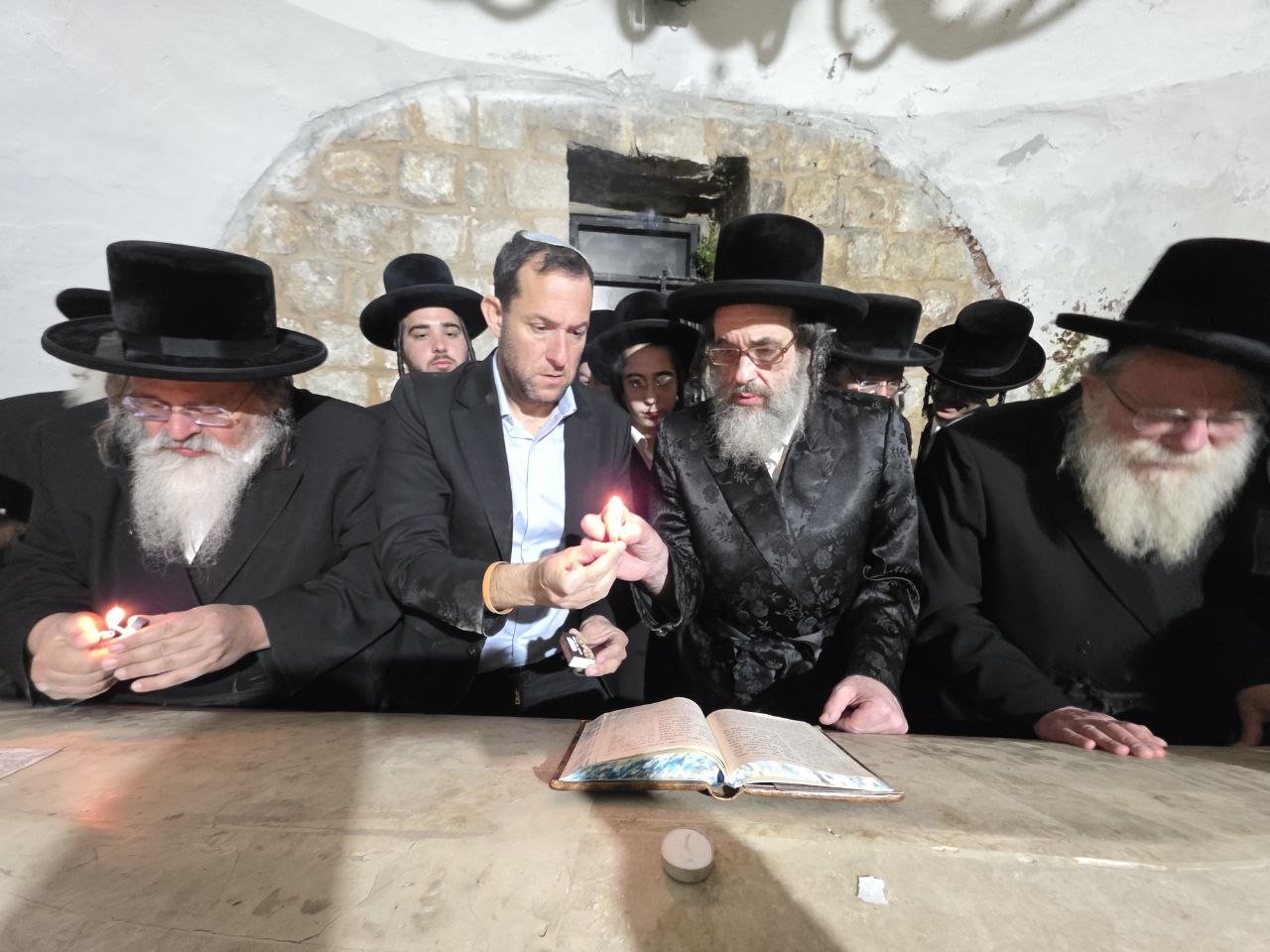 הגה"צ רבי חיים מאיר הגר בקבר יוסף בשכם