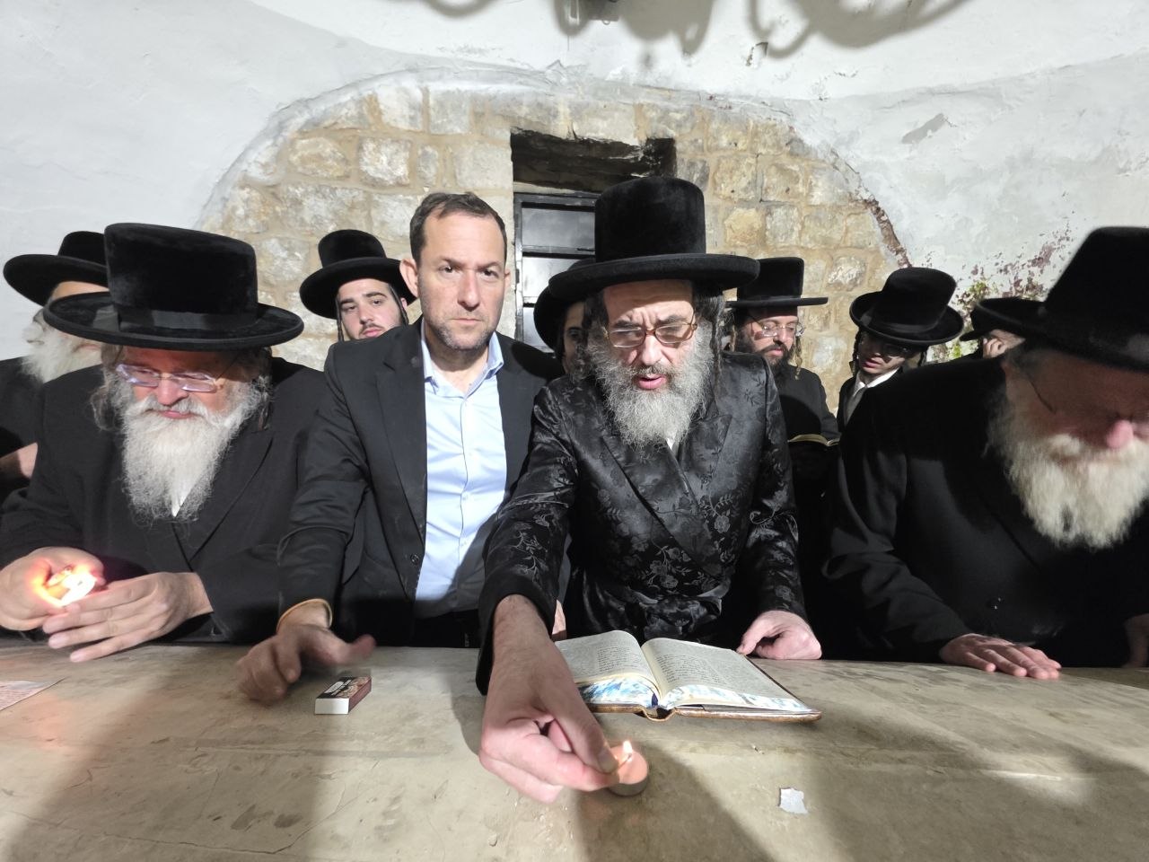 הגה"צ רבי חיים מאיר הגר בקבר יוסף בשכם