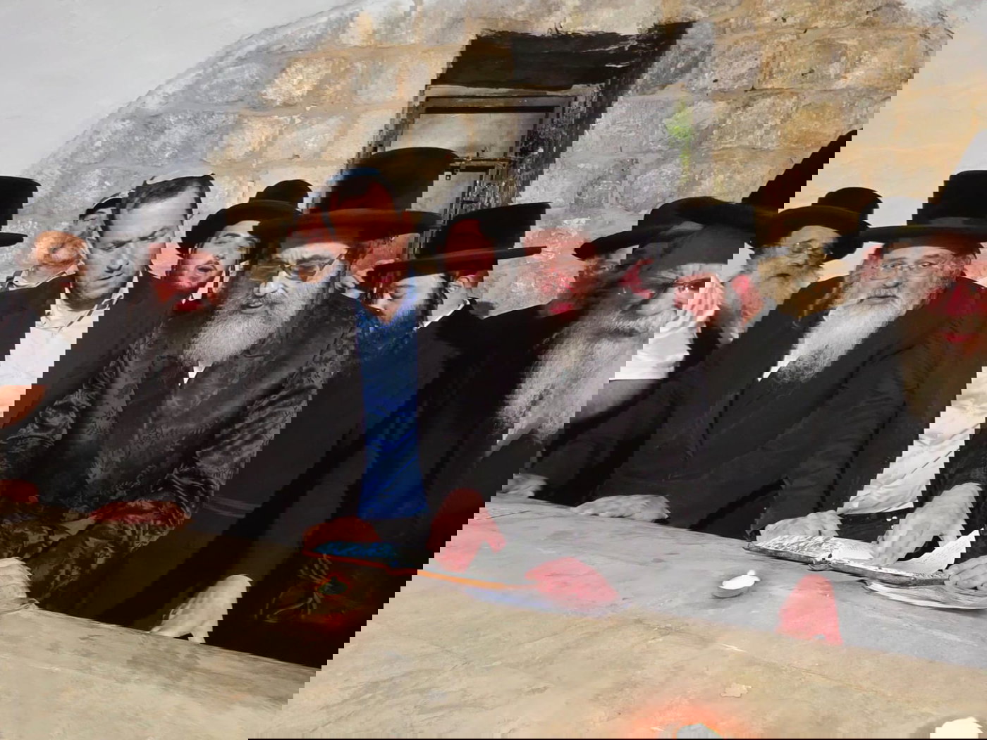 הגה"צ רבי חיים מאיר הגר בקבר יוסף בשכם