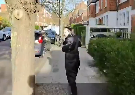 מאה מיליון צפיות: משפיען בריטי הטריד וביזה חרדים ונחסם מהרשתות החברתיות