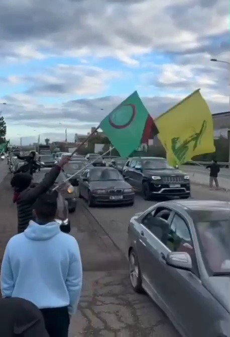 תומכי חיזבאללה צוהלים בדרום לבנון