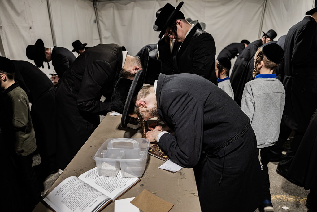 המונים בעליה לציון ביומא דהילולא