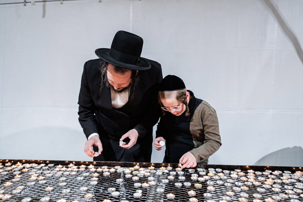 המונים בעליה לציון ביומא דהילולא