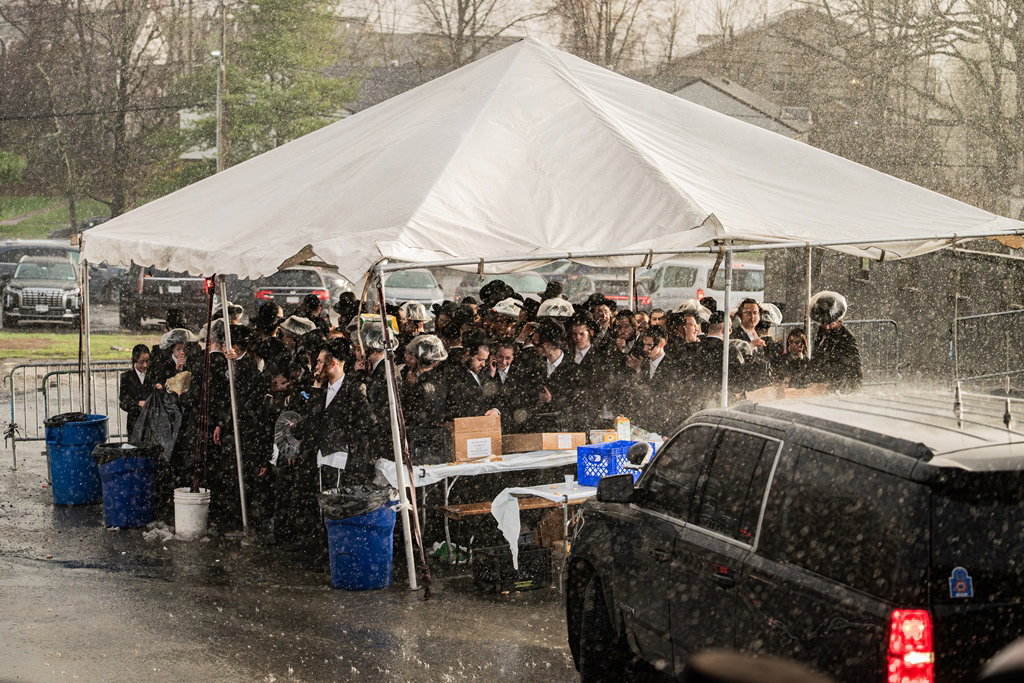 המונים בעליה לציון ביומא דהילולא