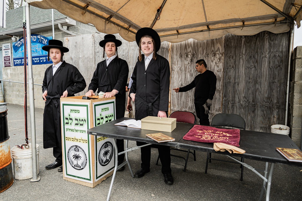 המונים בעליה לציון ביומא דהילולא