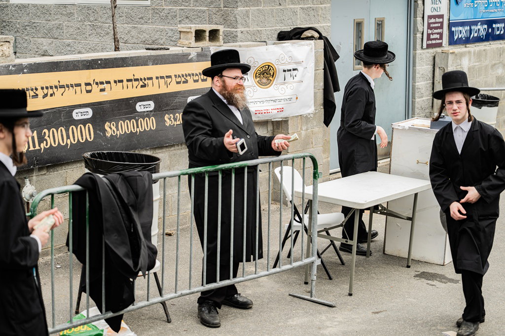 המונים בעליה לציון ביומא דהילולא