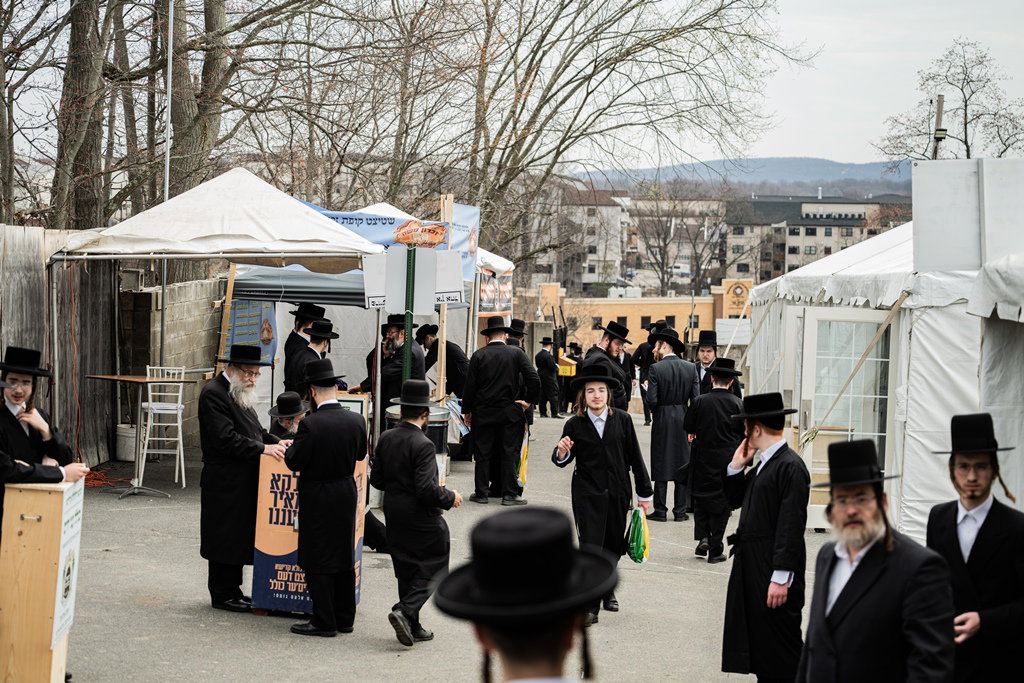 המונים בעליה לציון ביומא דהילולא