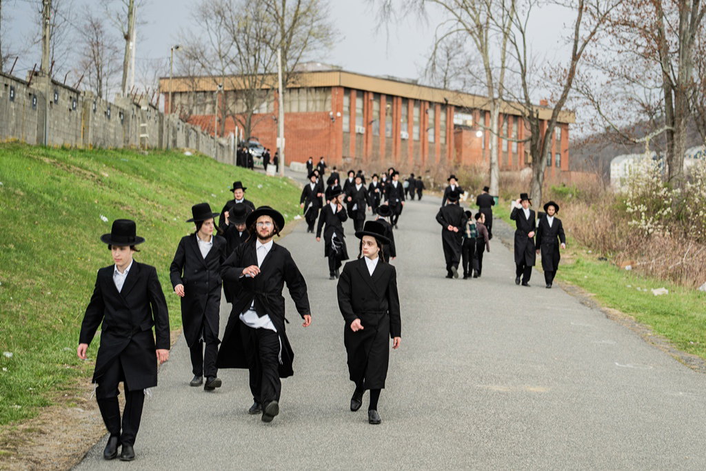 המונים בעליה לציון ביומא דהילולא