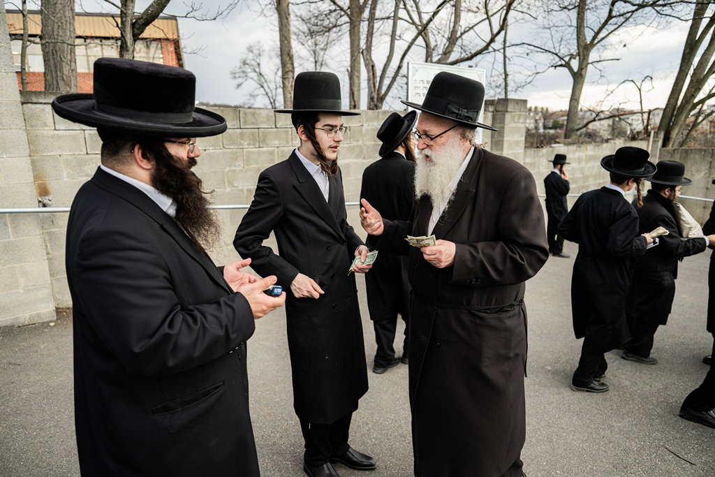 המונים בעליה לציון ביומא דהילולא