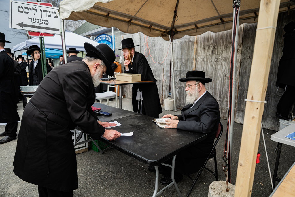 המונים בעליה לציון ביומא דהילולא