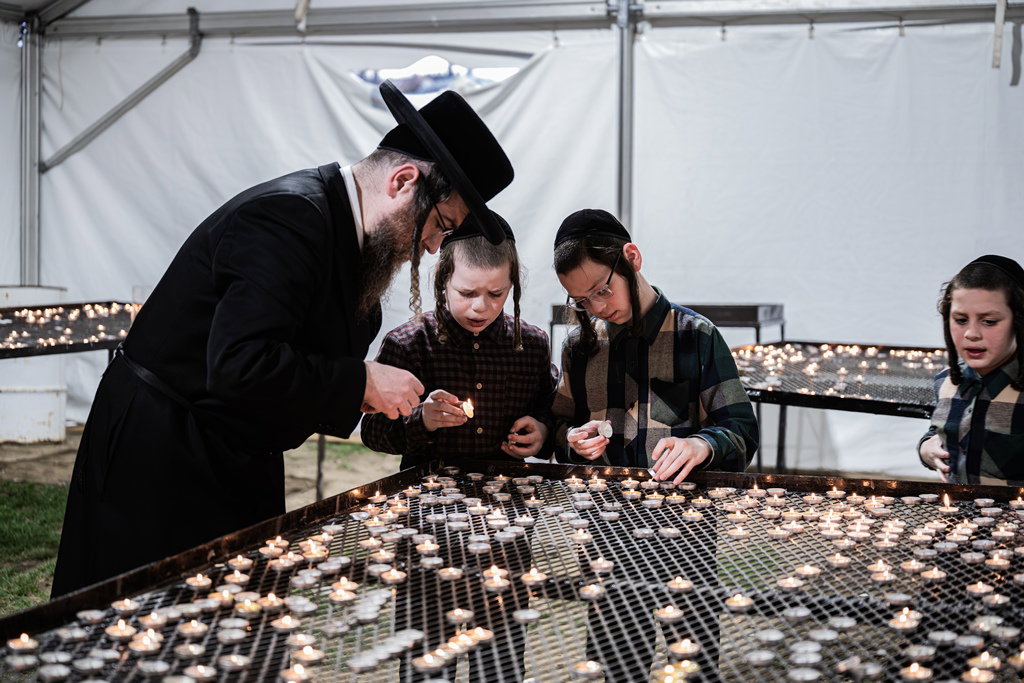 המונים בעליה לציון ביומא דהילולא