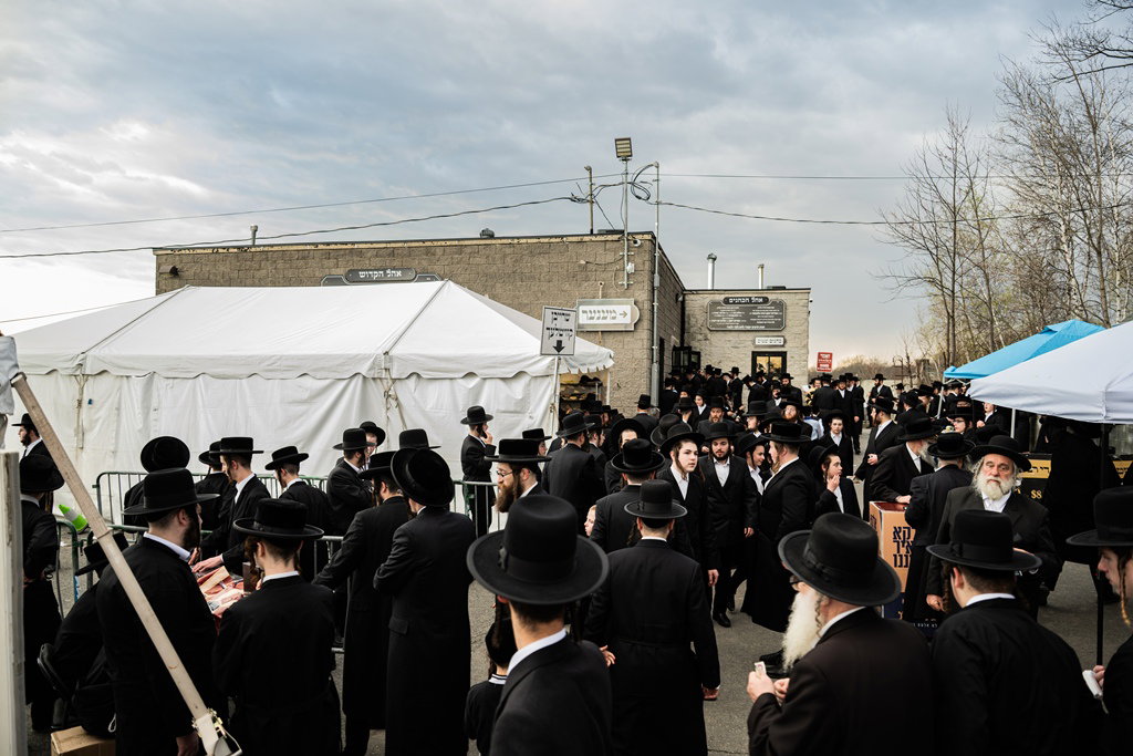 המונים בעליה לציון ביומא דהילולא