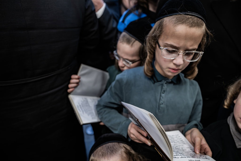 המונים בעליה לציון ביומא דהילולא