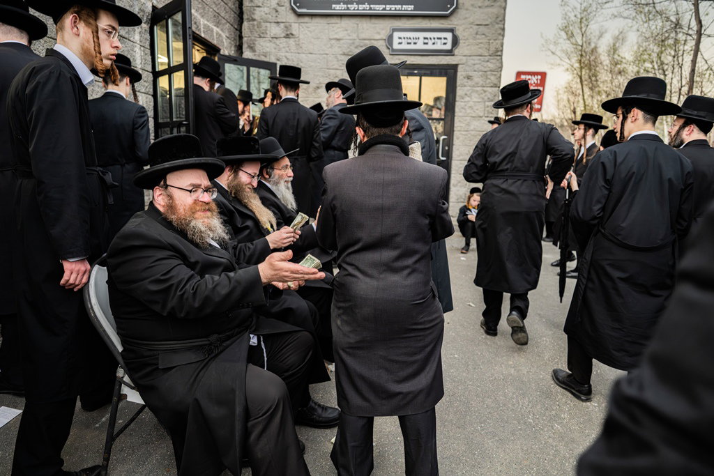 המונים בעליה לציון ביומא דהילולא