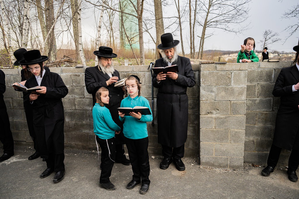 המונים בעליה לציון ביומא דהילולא