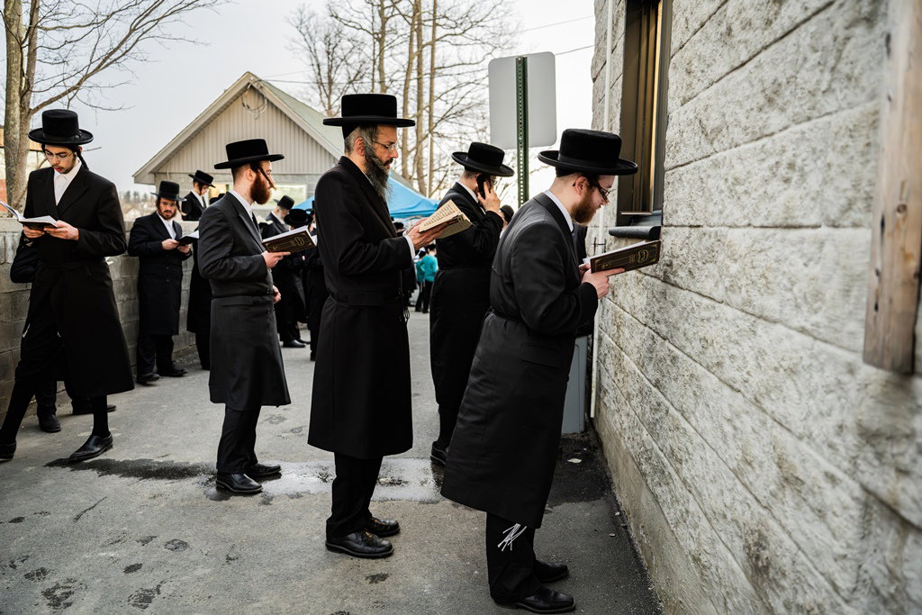 המונים בעליה לציון ביומא דהילולא