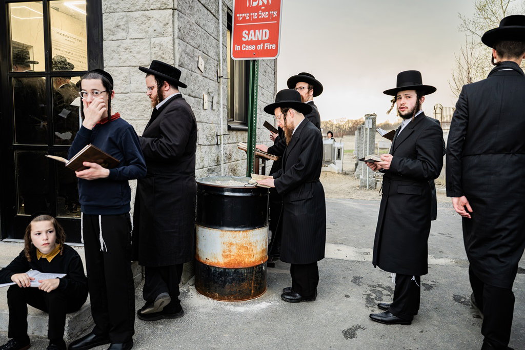 המונים בעליה לציון ביומא דהילולא