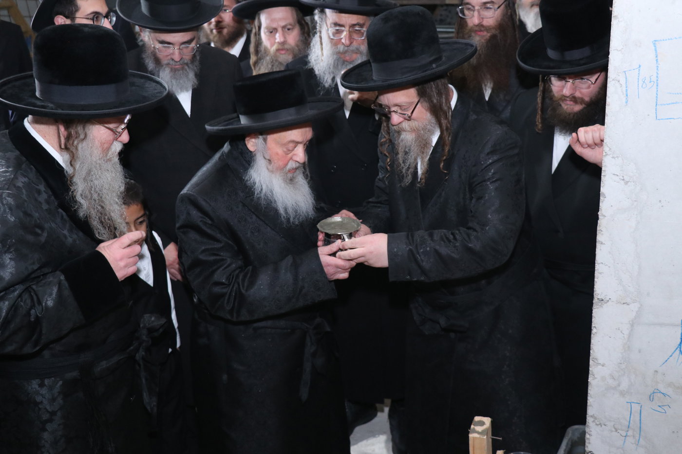 מעמד יציקת הבורות בקוזמיר 