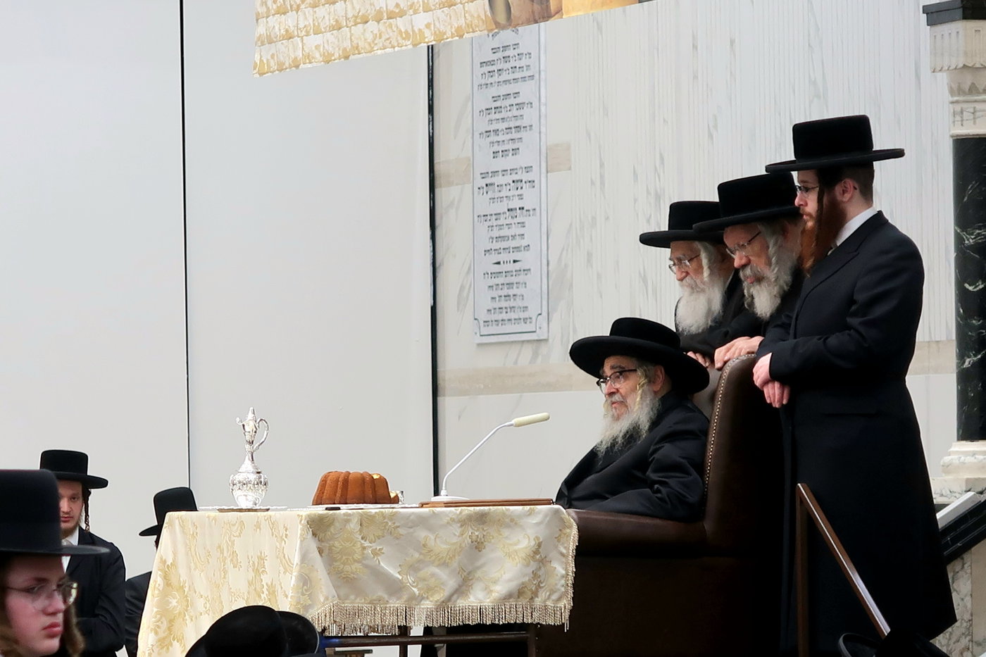 האדמו"ר מסאטמר בתפילת שחרית ולחיים ביומא דהילולא