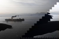 מטוסי אפאצ'י מדגם AH-64 טסים מעל מיצר הורמוז, אתמול