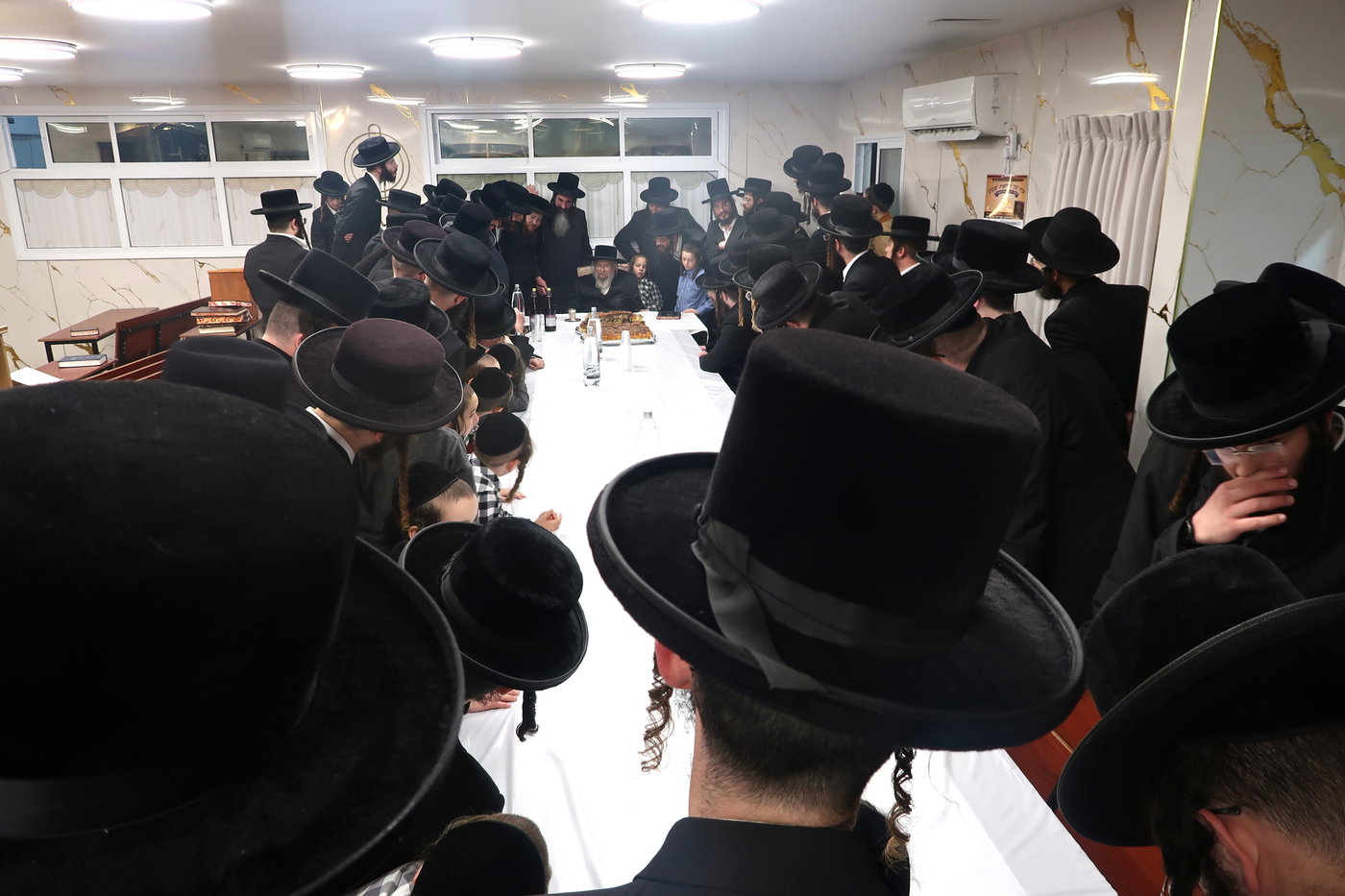 האדמו"ר מפינסק קרלין בביקור בבית שמש