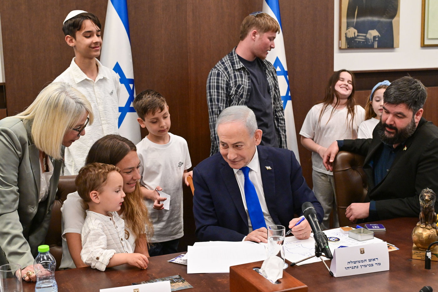 הציור של נתניהו לילד היתום: "אני יודע שזה קשה להאמין כרגע"