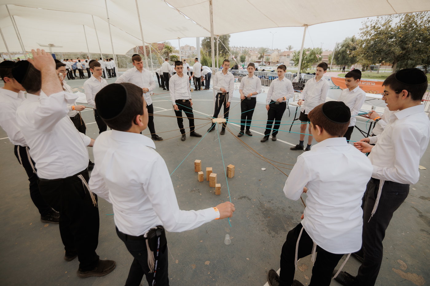 בין הזמנים חודש ניסן 