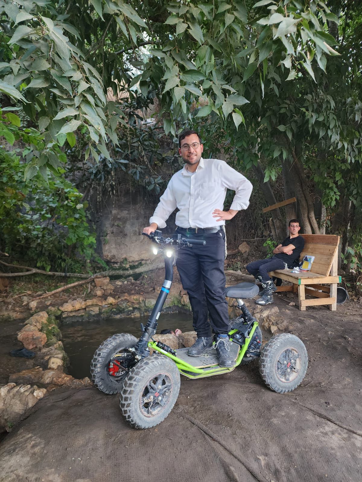 ישראל שפירא במעיין עין מקלף