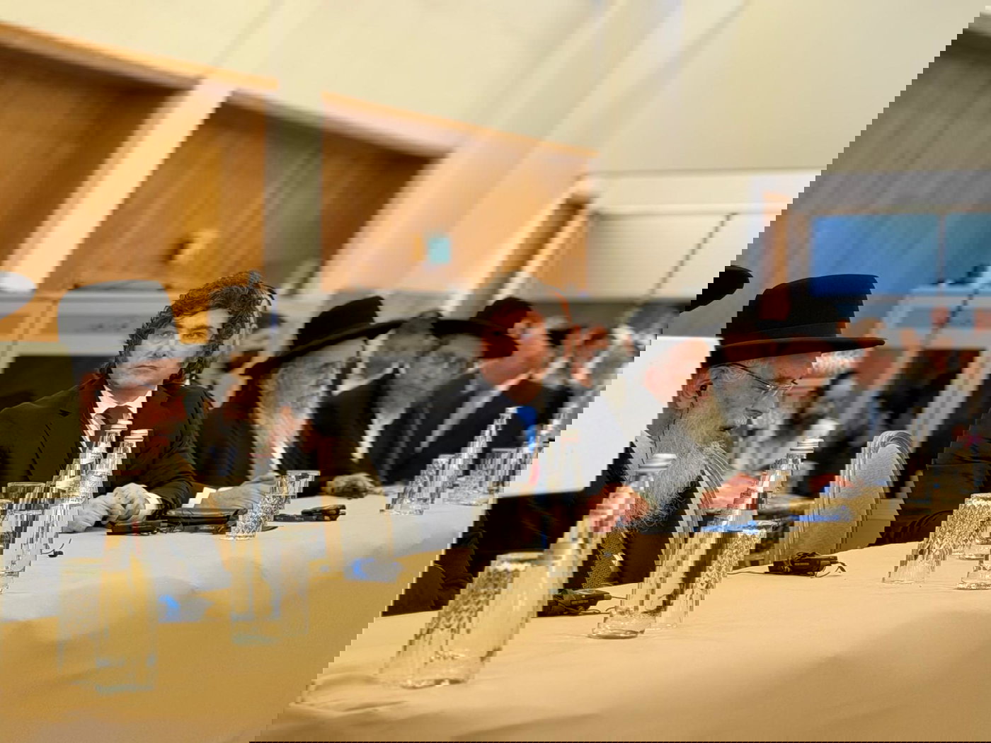 נופף בהתרגשות מלמעלה והתקבל בטקס יוצא דופן: נשיא ארגנטינה חאבייר מיליי בישיבת חברון | צפו