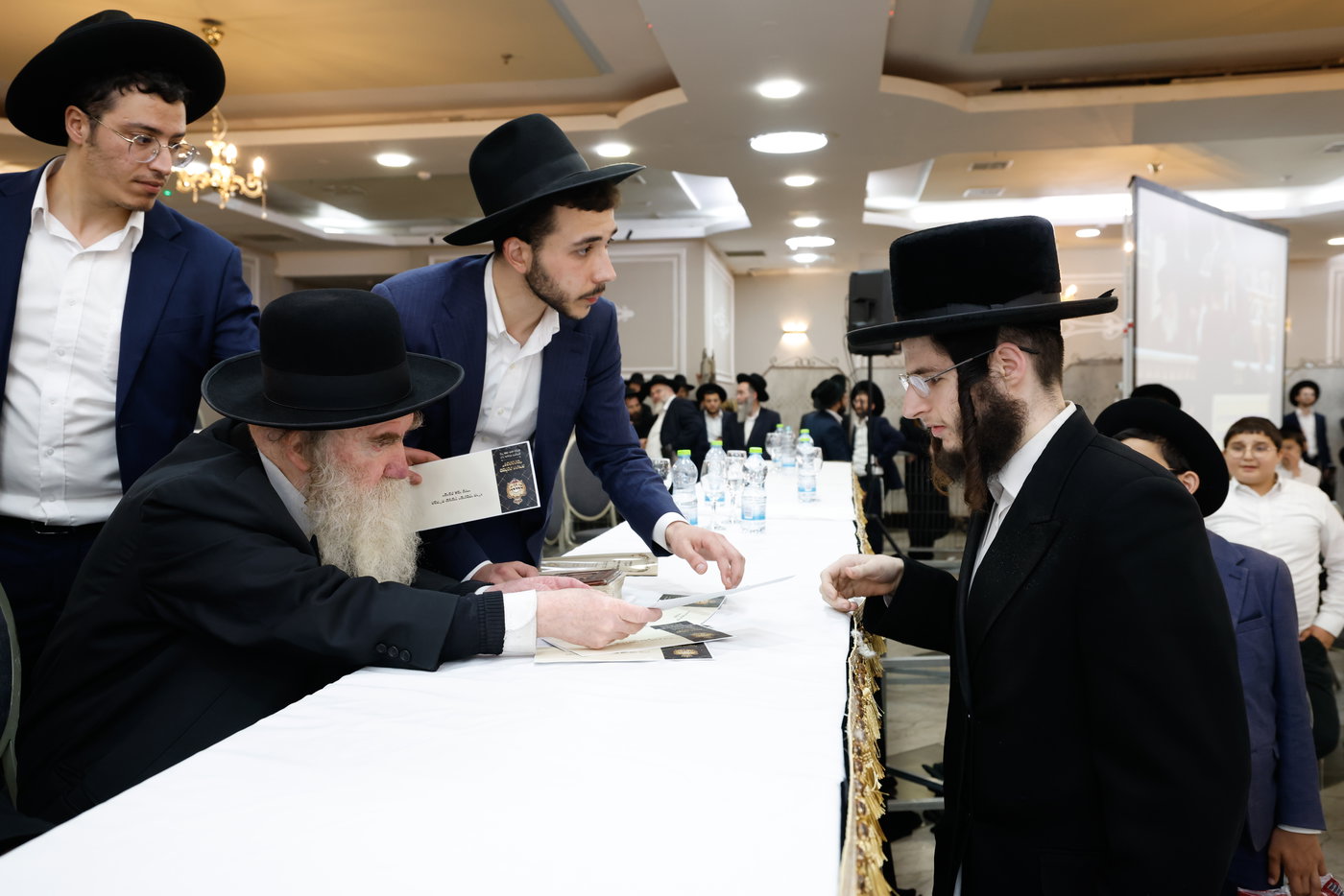 מעמד כבוד התורה 'וכתבתם'