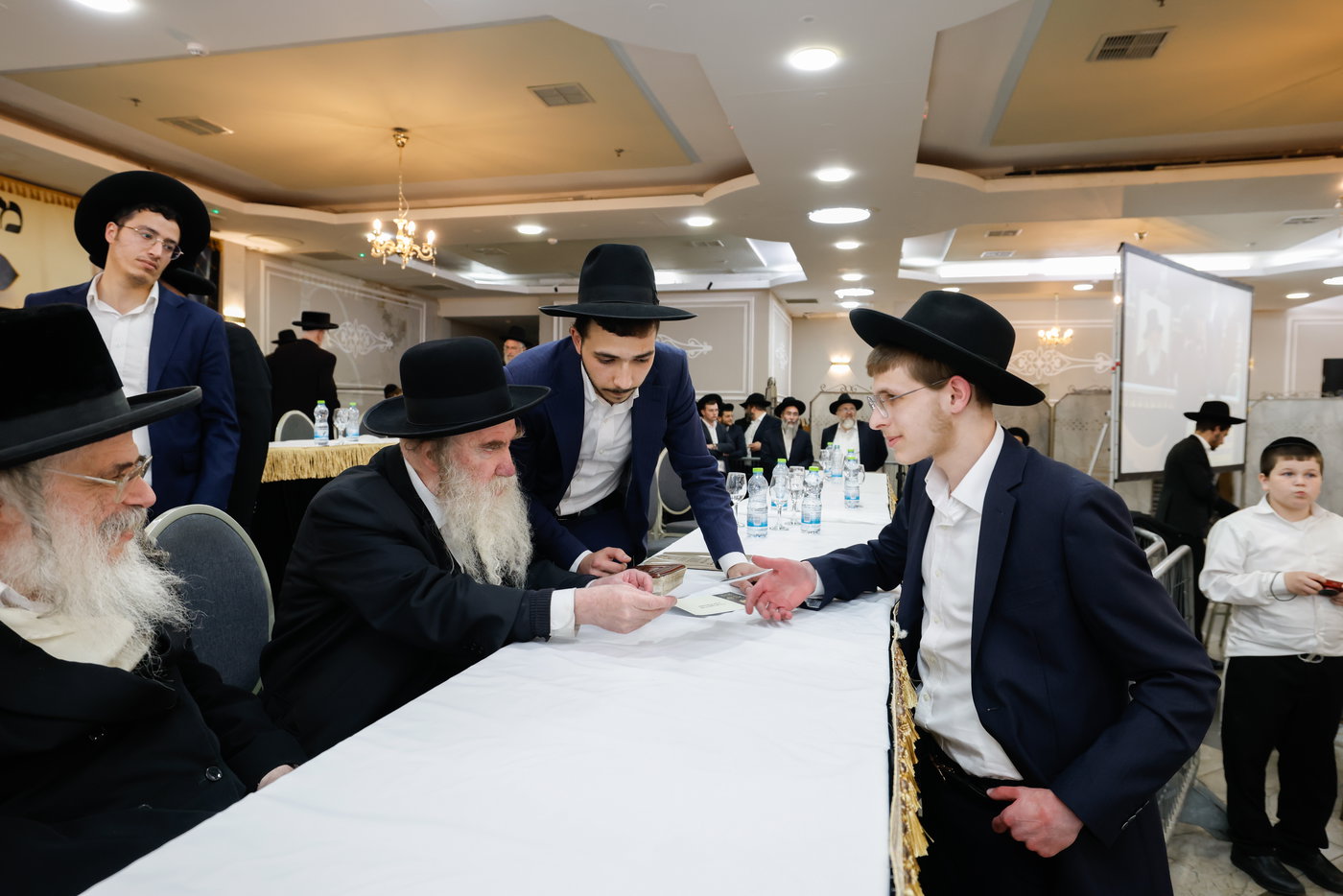 מעמד כבוד התורה 'וכתבתם'