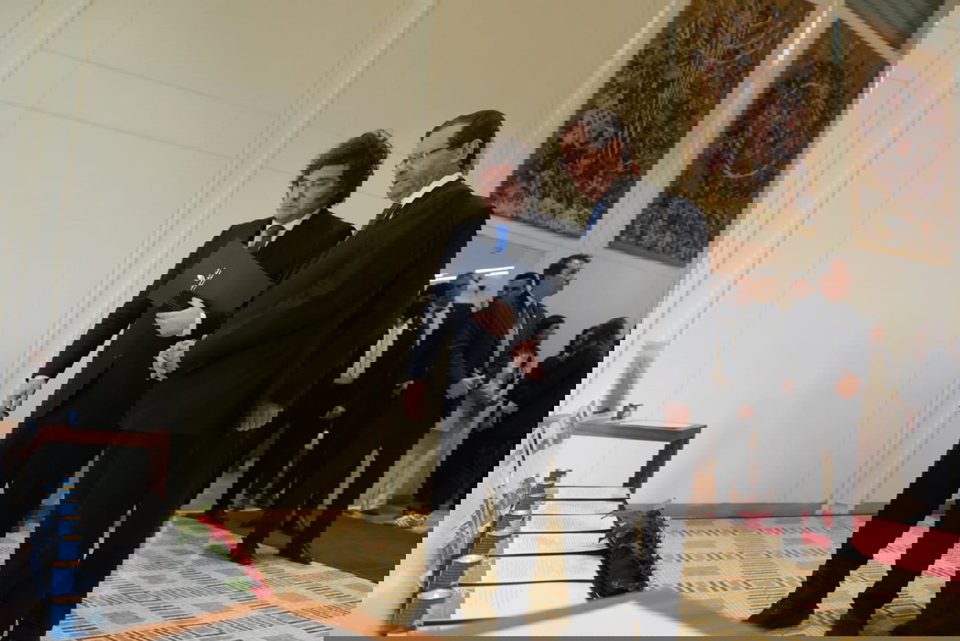 עם עוגיות: כך קיבל נשיא ארגטינה מיליי את העיטור האזרחי הגבוה ביותר