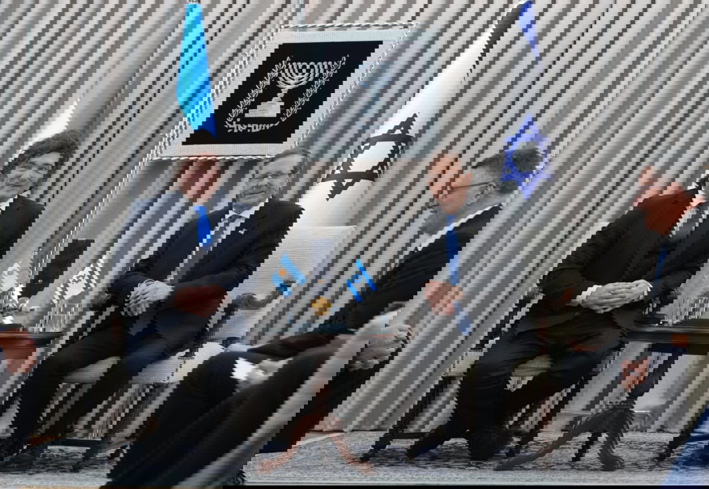 עם עוגיות: כך קיבל נשיא ארגטינה מיליי את העיטור האזרחי הגבוה ביותר