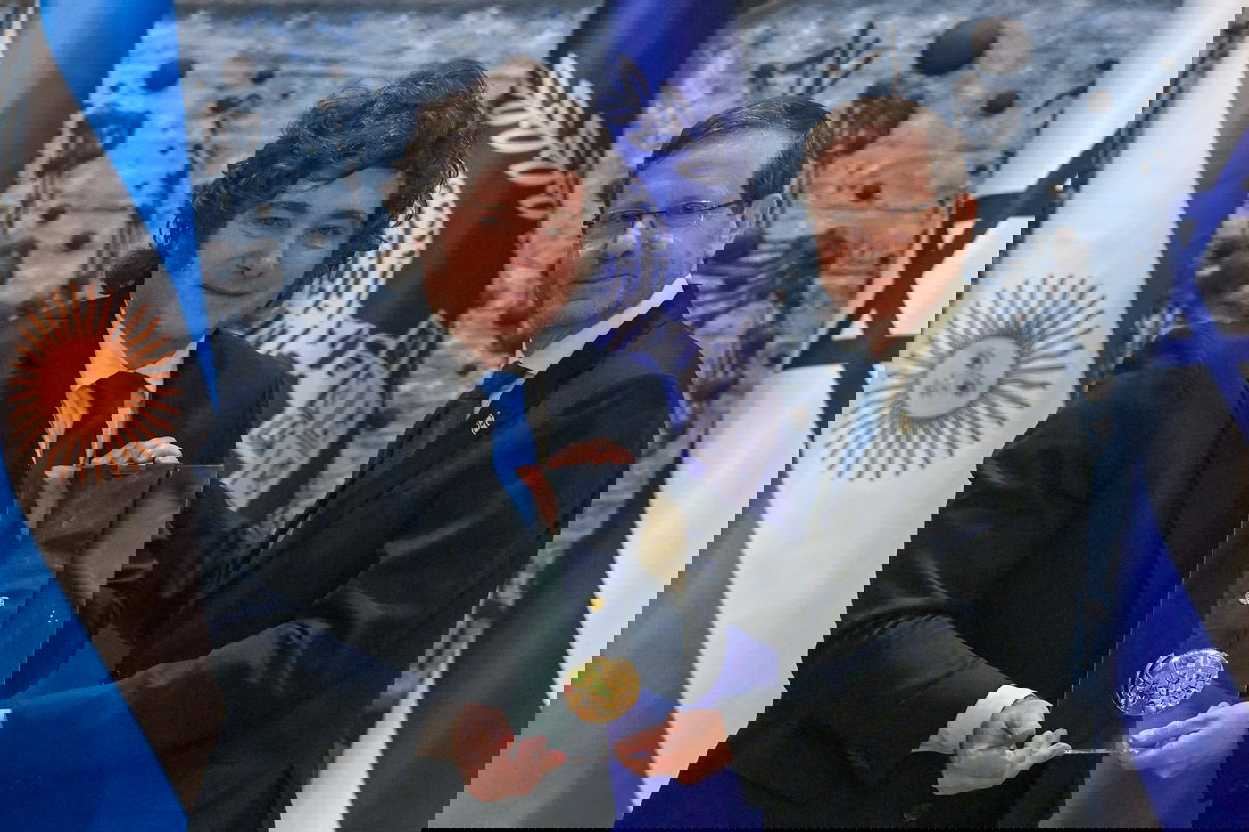 עם עוגיות: כך קיבל נשיא ארגטינה מיליי את העיטור האזרחי הגבוה ביותר