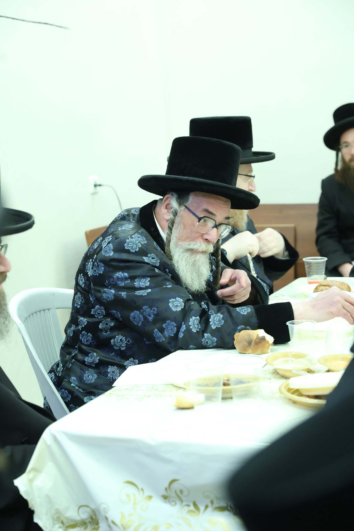 האדמו"ר מראזלא בהילולת הרה"ק מקרעסטיר